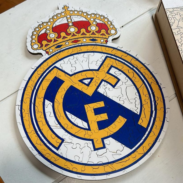 Drevené puzzle Real Madrid znak klubu